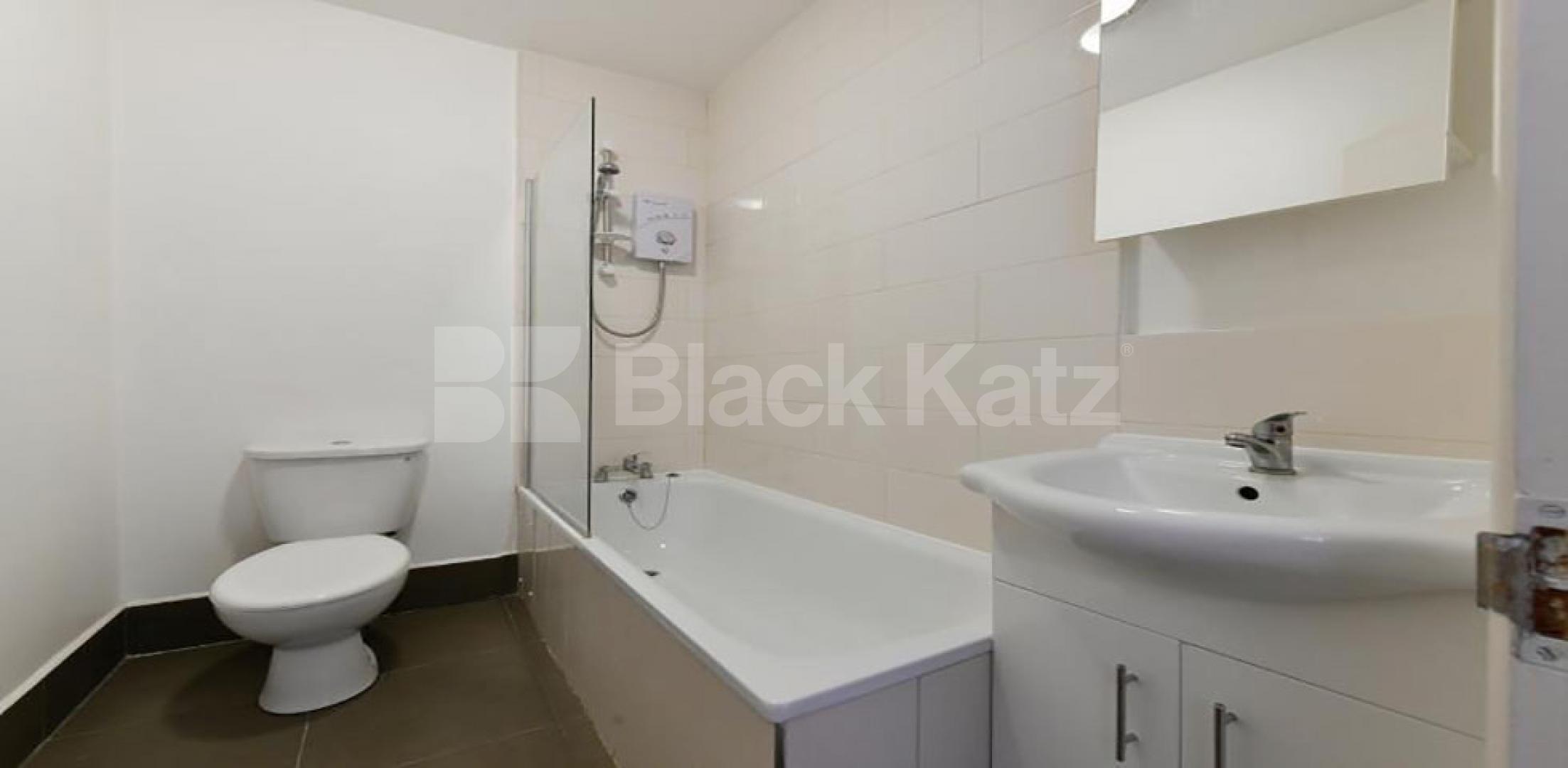 			NEW INSTRUCTION!, Studio Apartment, 1 bath, 0 reception Studio			 Tottenham Lane, CROUCH END